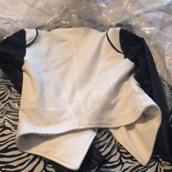 Medium Jacket - Picture 3 of 3